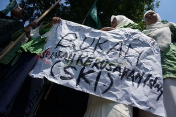Tuntut Musnahkan Buku SKI