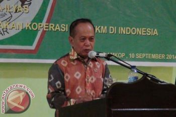 Menkop Beri Motivasi Wirausaha Mahasiswa STIE AMKOP