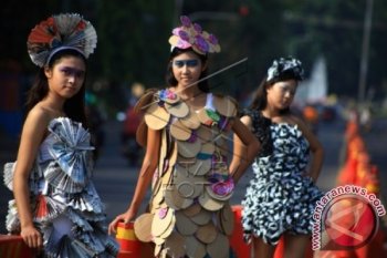 Pakaian Berbahan Daur Ulang