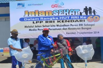 Jalan Sehat RRI Kendari Peringati Hut Ke-69