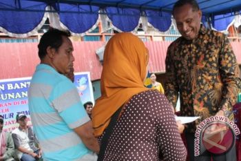 Pemkot Jayapura serahkan bantuan untuk korban kebakaran