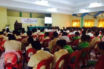 Komisioner OJK Beri Edukasi Finansial Siswa SMA