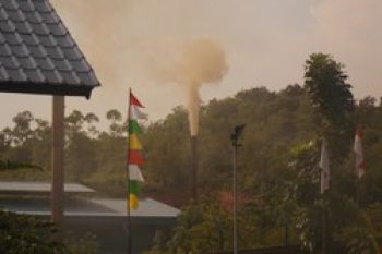 Warga Protes Polusi Udara Smelter Karimun Mining