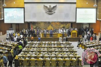 Tersangkut Kasus Hukum Lima Anggota DPR Ditunda Pelantikannya