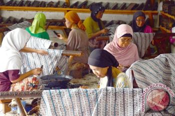 Ibu Negara  Penghasilan Pengrajin dengan Pengusaha Batik Belum Seimbang