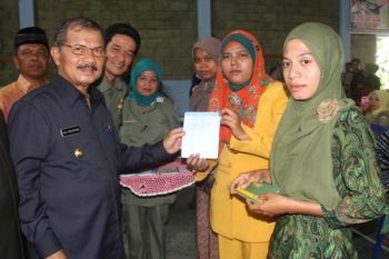 Pemkab Padangpariaman Bayarkan Insentif Guru Honor