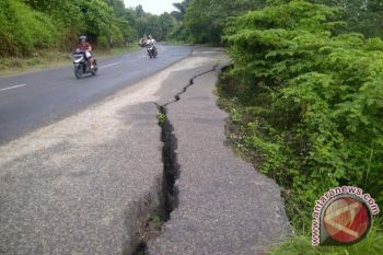 Jalan lintas Baturaja-Palembang rusak parah 