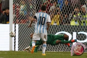 Messi Gagal Penalti Brazil Menang 2-0