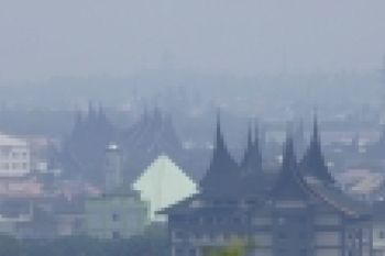Asap dari Sumsel dan Kalimantan Kepung Sumbar