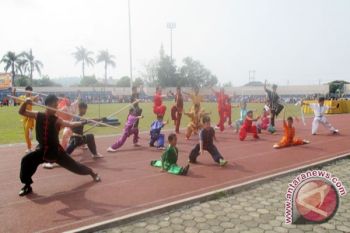 Rumput Stadion Pahoman Rutin Disiram