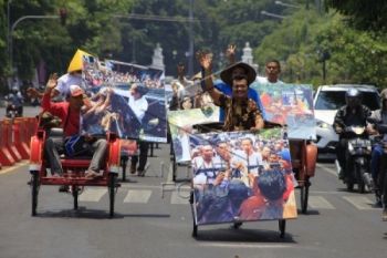 60 Becak Ikut Pawai Sambut Presiden Baru