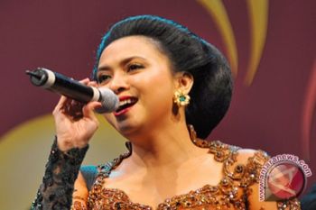Sundari Soekotjo bosan bicara keroncong