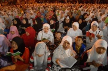 Agam Tuan Rumah Tablig Akbar Forum Dakwah Wirid Yasin