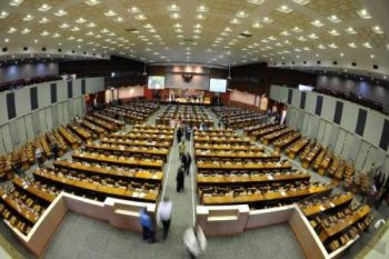 Ganjar Sarankan Penetapan Komisi DPRD Jawa Tengah Diulang