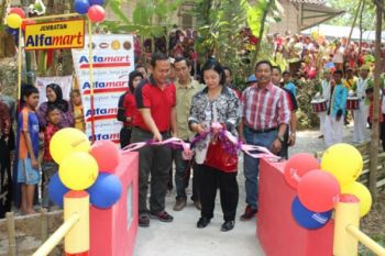 Alfamart Bangun Jembatan di Dusun Sitiaji Bojonegoro