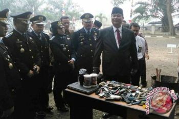 Ratusan telepon genggam sitaan dari narapidana dimusnahkan 