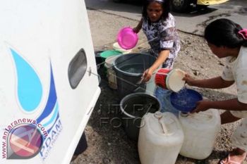 PDAM Pinrang Salurkan Bantuan Air Bersih 