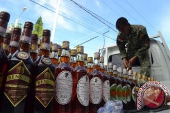 Penyerahan Miras Selundupan