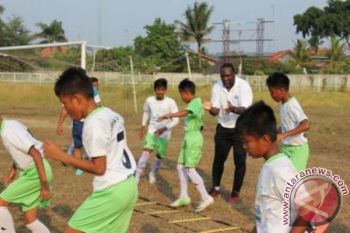 Persipura bidik pelatih pengganti Jacksen Tiago