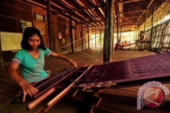 Tenun Ikat Dayak Dari Sintang