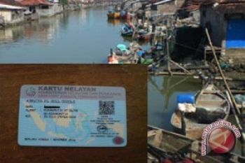 Menko Kemaritiman Serahkan 6.800 Kartu Nelayan Cilacap