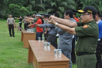 Kodim 0310/SSD Bersama Jurnalis Bersilaturahmi Lewat Olahraga Menembak