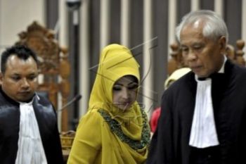 Rp15,7 Miliar Transaksi Rina Iriani Mencurigakan