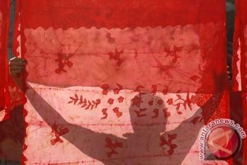 Seniman Batik Asal Pekalongan Tampilkan Keindahan Indonesia di Swiss
