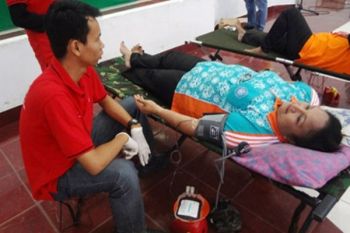 Ketua PMI Jayapura motivasi warga sumbangkan darah