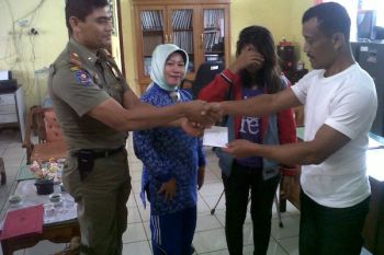 Satpol PP Serahkan ABG ke Panti Andam Dewi