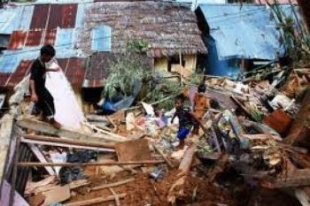 Tiga Rumah Tertima Tanah Longsor
