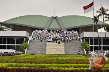 DPR Minta Presiden Jelaskan Kenaikan Harga BBM