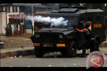 TEMBAKAN GAS AIR MATA