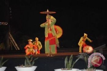 Sejumlah Daerah Meriahkan Festival Payung Indonesia di Solo