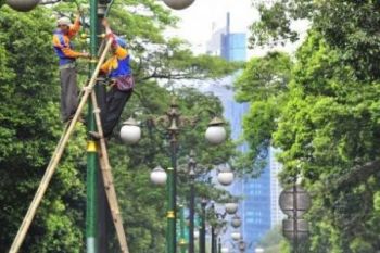 Puluhan PJU Pintar Dipasang di Jalan Sudirman Solo