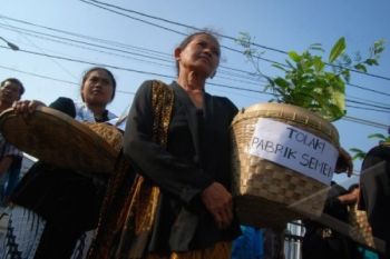 Pembangunan Pabrik Semen Pati Tertunda hingga 2016