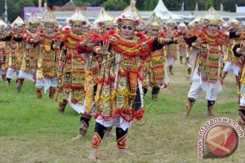 Lomba Mengukir Buah