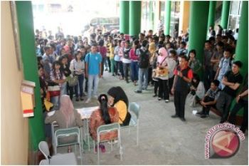 Mahasiswa Unsoed Purwokerto Jalani Tes Urine