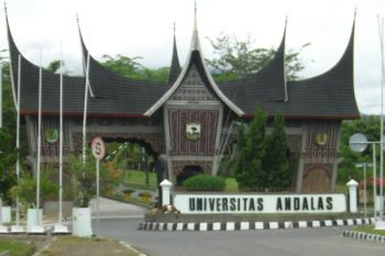 Unand Mewisuda 1.610 Mahasiswa