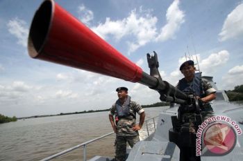 Tiga Kapal ikan Asing Ilegal Diledakkan dan Ditenggelamkan