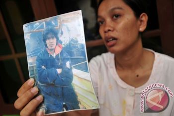 Polisi Ambil Sampel DNA Keluarga Korban Kapal Tenggelam