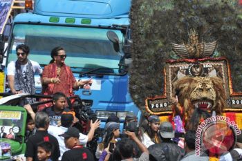 Menteri Pariwisata lepas pawai artis FFI Palembang 