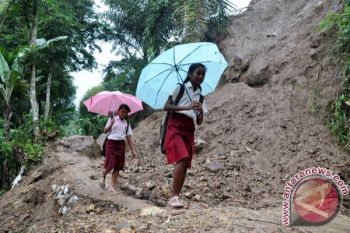 Terancam Longsor, 144 Warga Dusun Terpencil Mengungsi