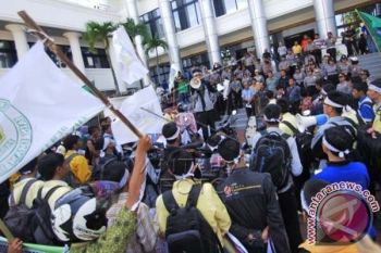 Mahasiswa Diminta Gunakan Almamater Saat Berunjuk Rasa 