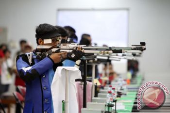 MADE SUMBANGKAN PERAK UNTUK KALSEL