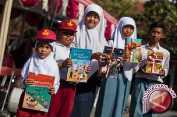 Jalan Tengah Untuk Kurikulum 2013