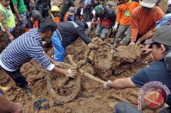 Belasan Kendaraan Ditemukan Tertimbun Longsor Banjarnegara 