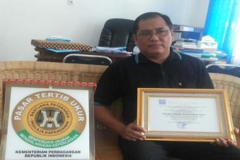 Kendari Peroleh Penghargaan Pasar Tertib Ukur 2014 
