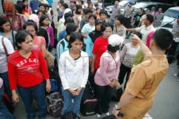 Puluhan Perempuan Calon TKI Diamankan Dari Penampungan