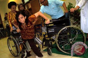 40 Penyandang Disabilitas Terima Bantuan Kursi Roda